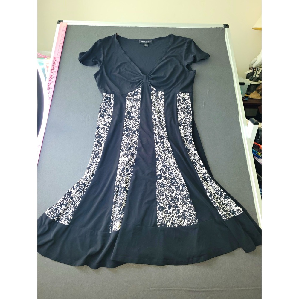 Connected Apparel Black White Floral Fit & Flare V-Neck Stretch Knee Dress 10